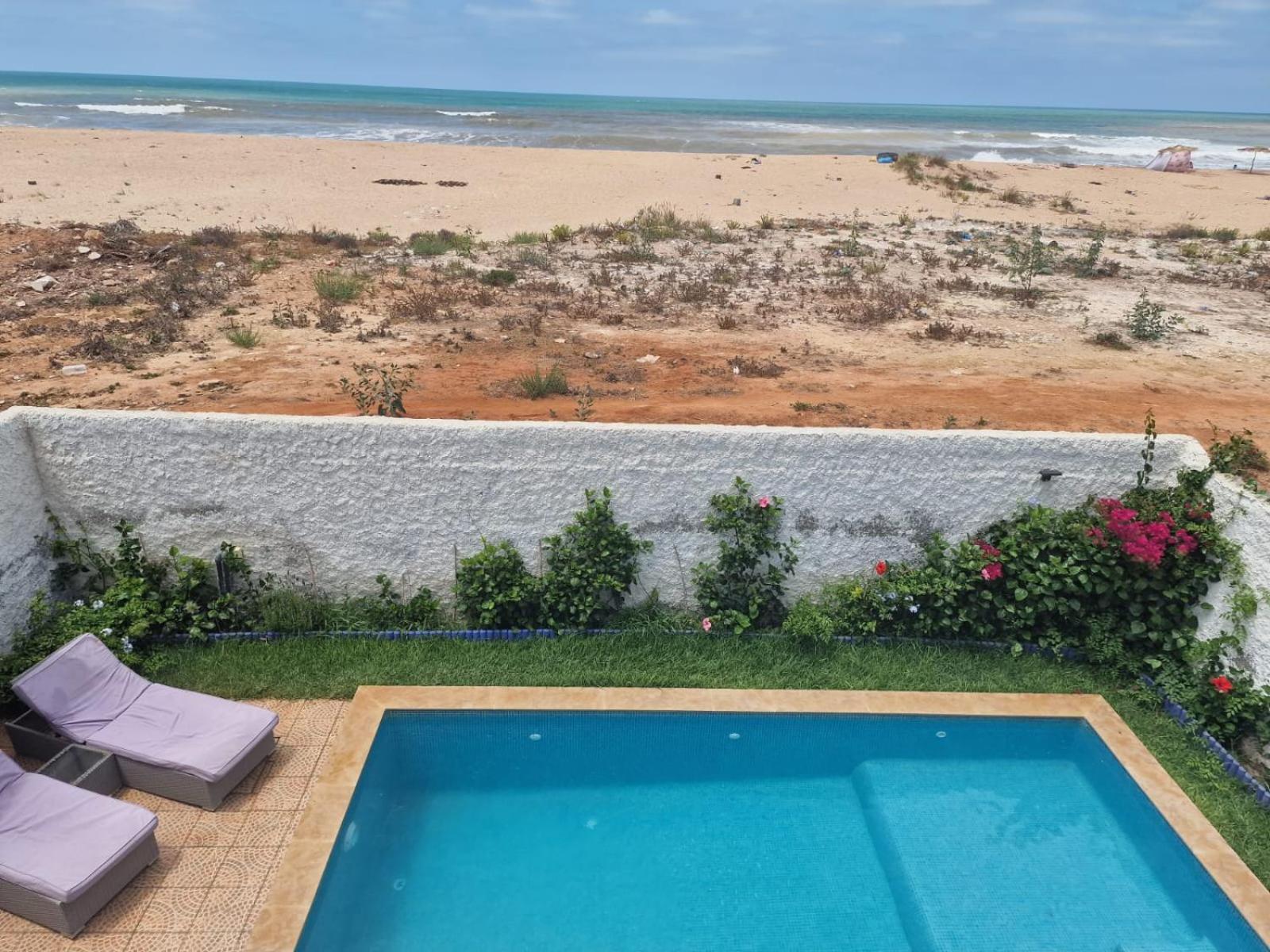 La petite villa avec piscine pieds dans l'eau Sidi Rahal  Extérieur photo
